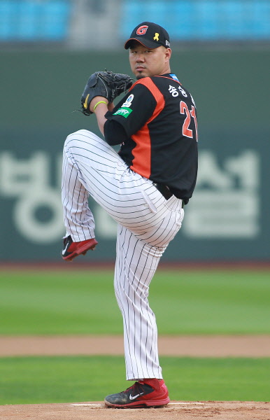 선발출장한 송승준선수